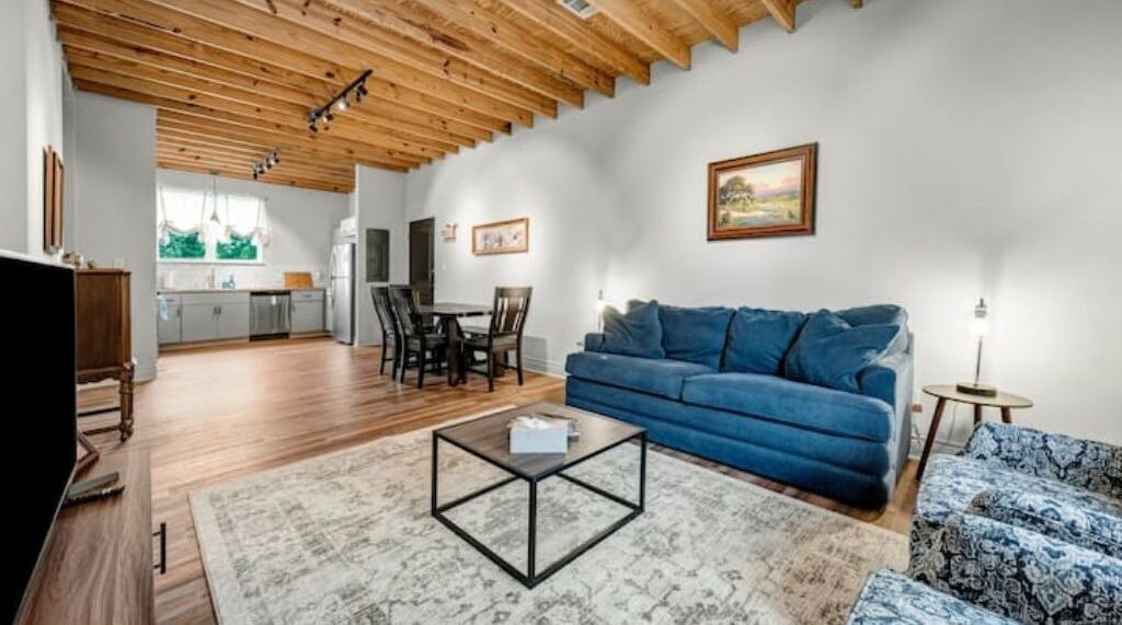 Photo of Livingroom in Downtown