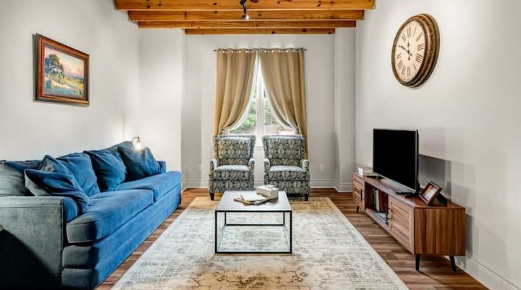 Photo of Livingroom in Downtown