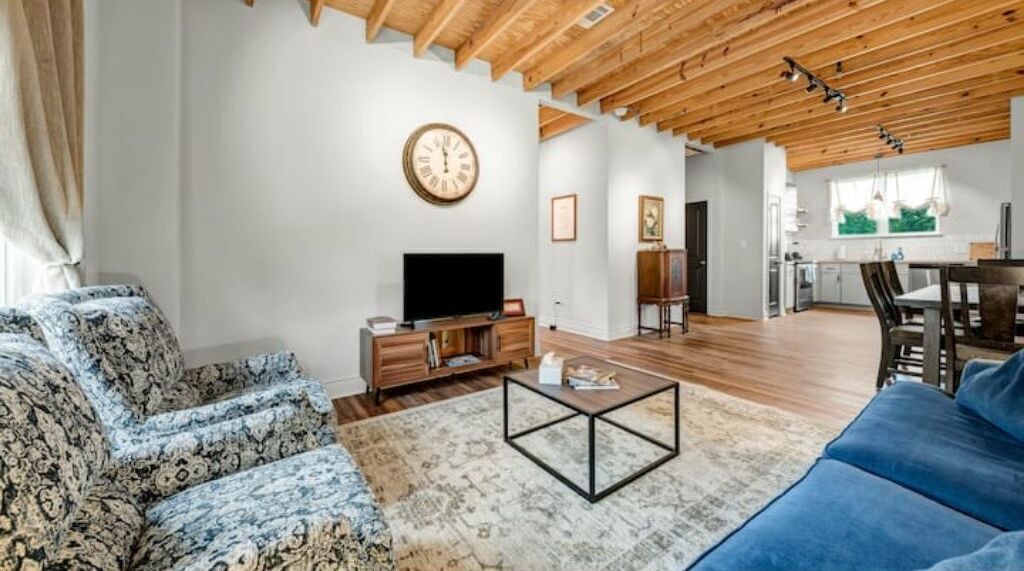 Photo of Livingroom in Downtown