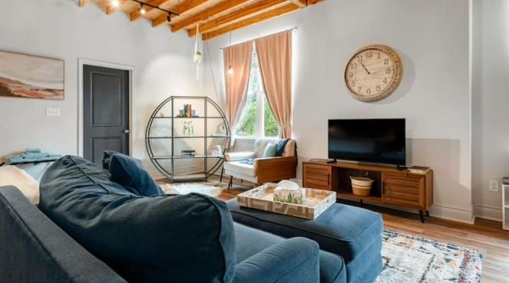 Photo of Livingroom in Downtown