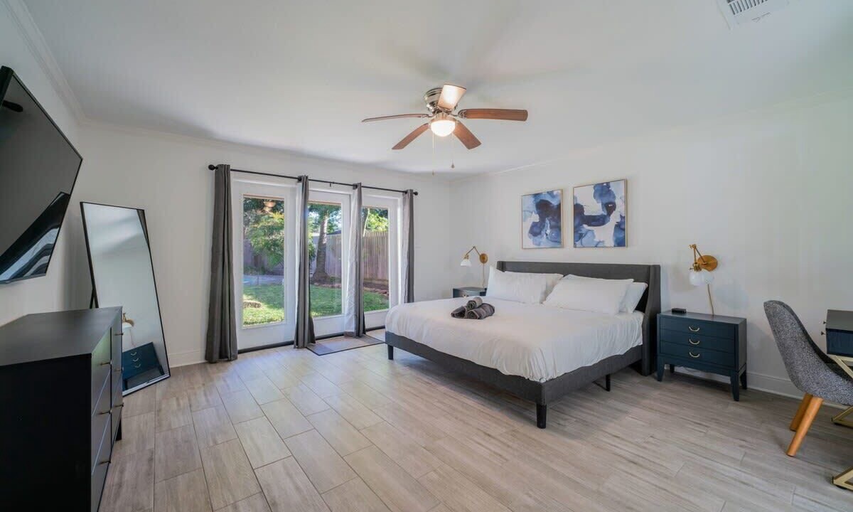 Photo of Bedroom in Jersey Village