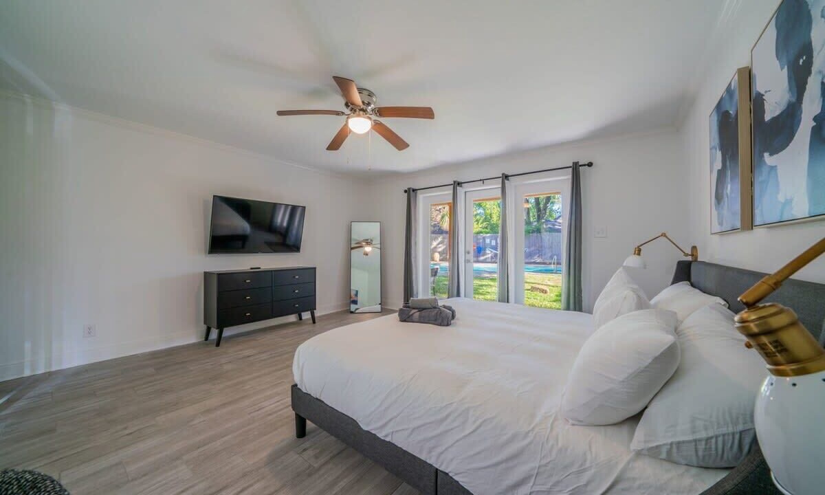 Photo of Bedroom in Jersey Village
