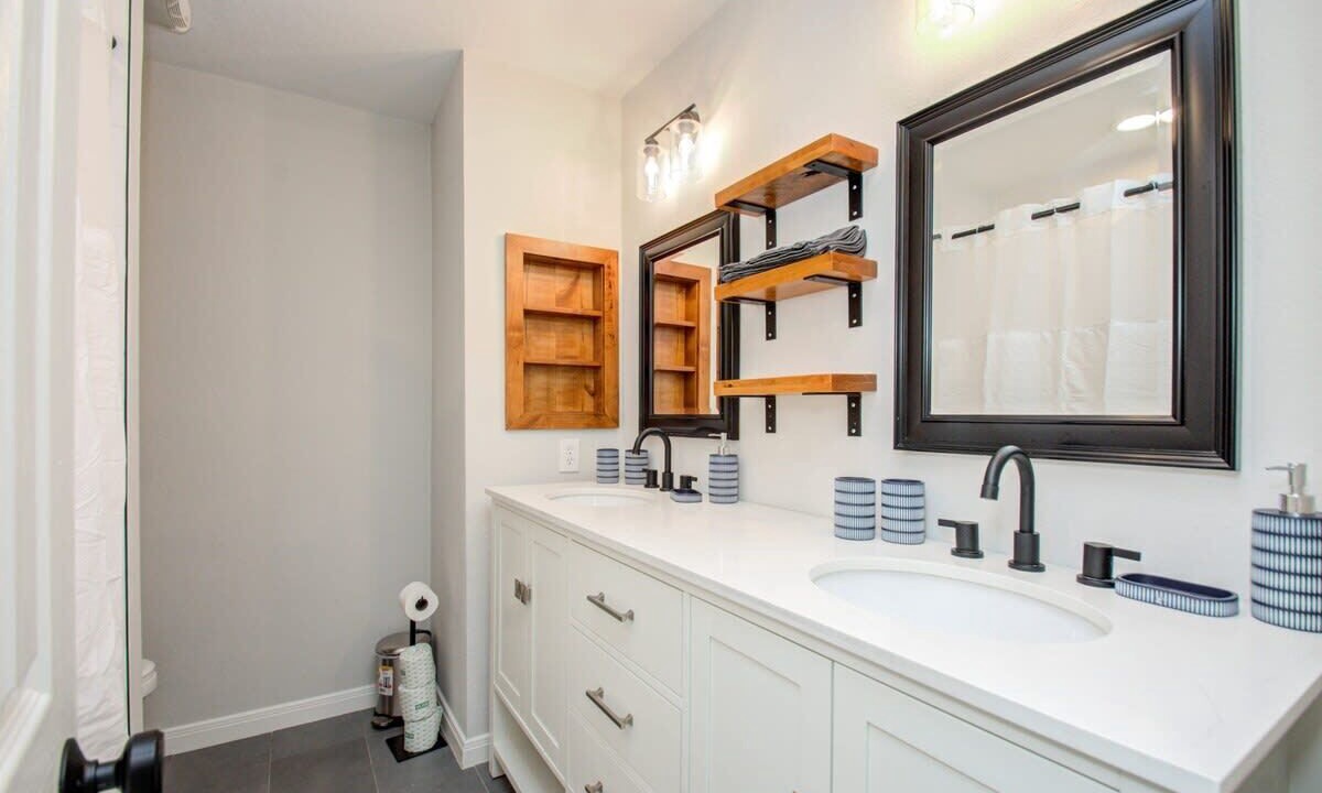 Photo of Bathroom in Alden Bridge