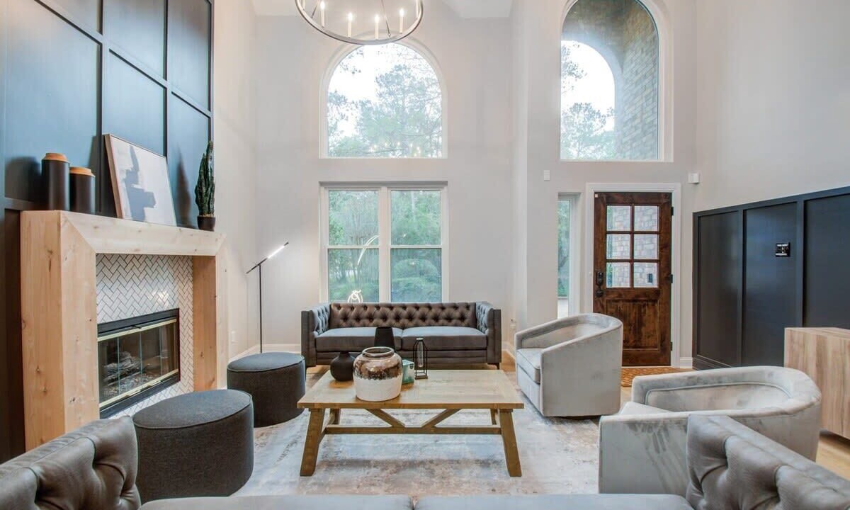 Photo of Livingroom in Alden Bridge