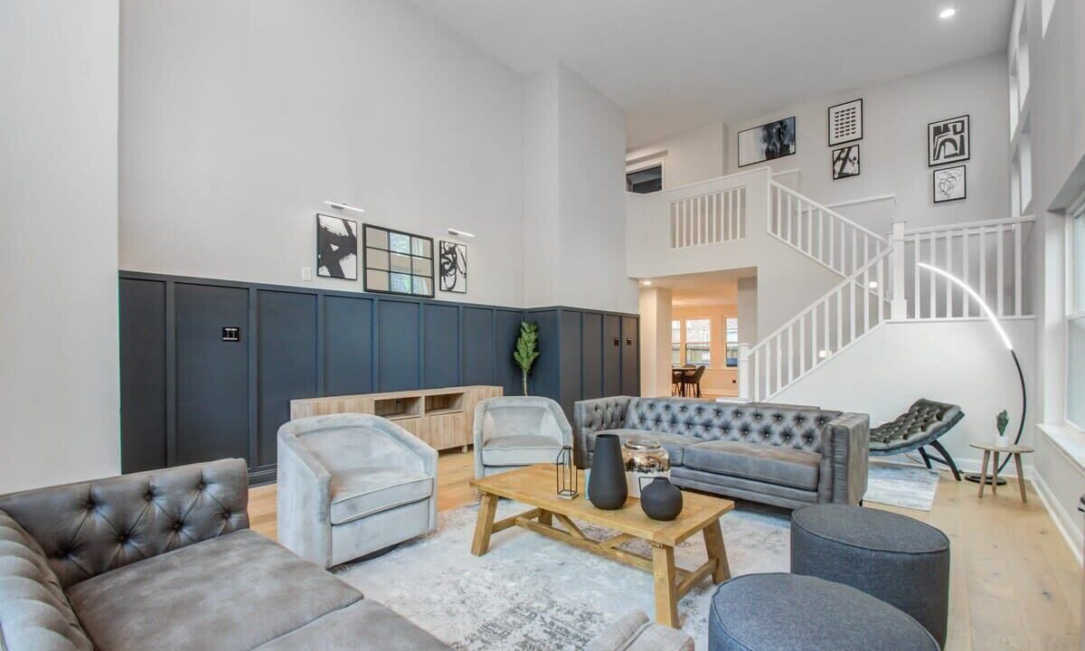 Photo of Livingroom in Alden Bridge