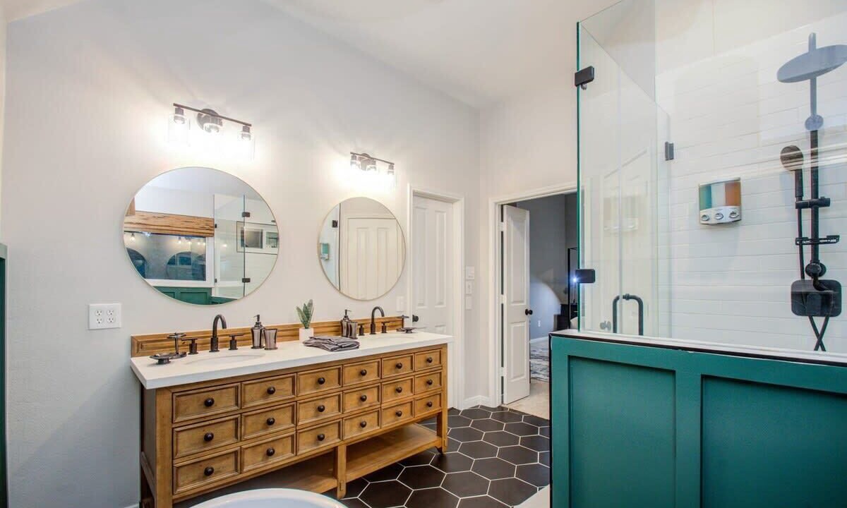 Photo of Bathroom in Alden Bridge
