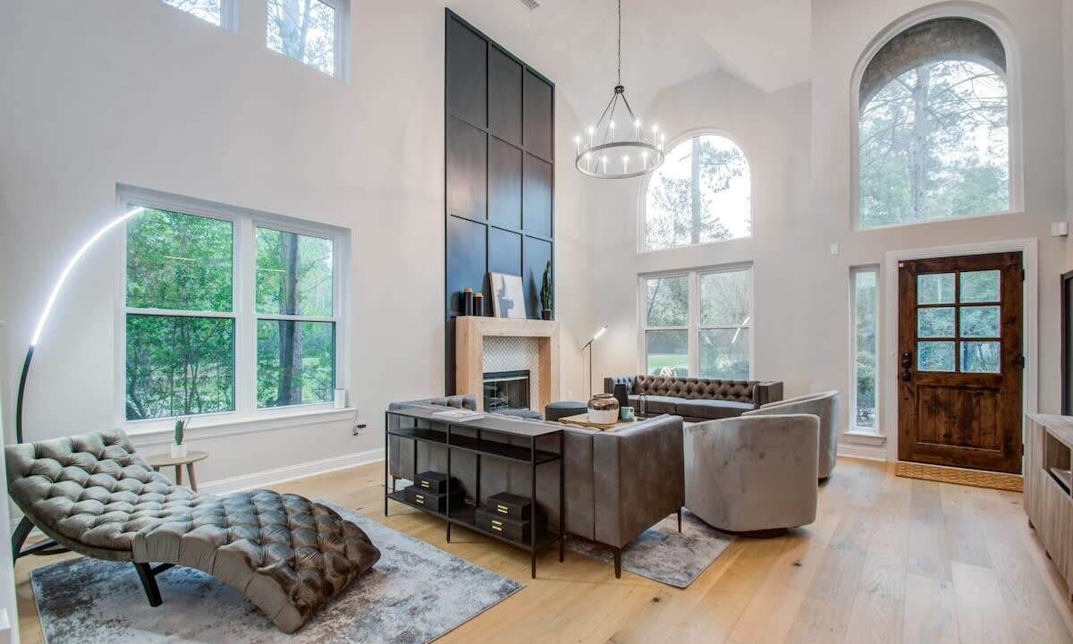 Photo of Livingroom in Alden Bridge