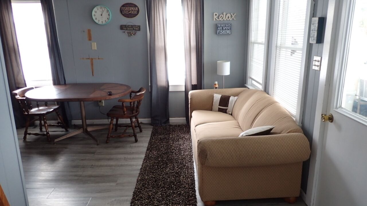 Photo of Livingroom in White Cloud