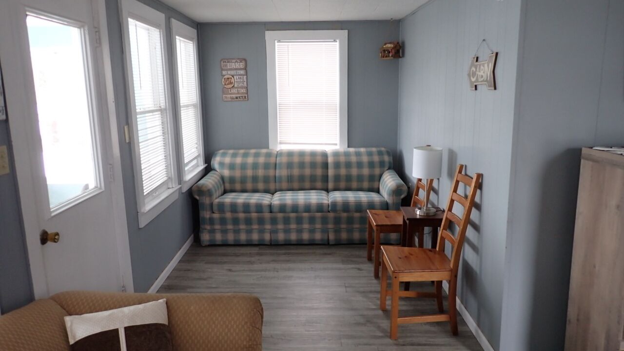 Photo of Livingroom in White Cloud