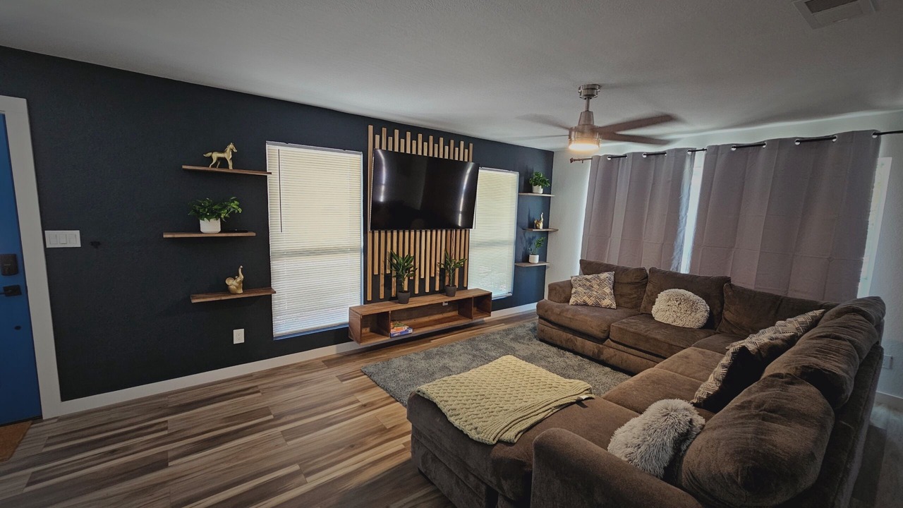 Photo of Livingroom in Cedar Creek