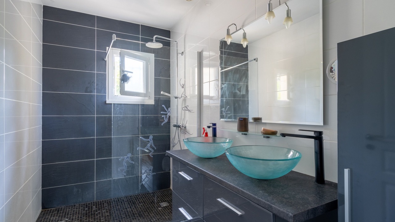 Photo of Bathroom in Saint-Jean-d'Illac