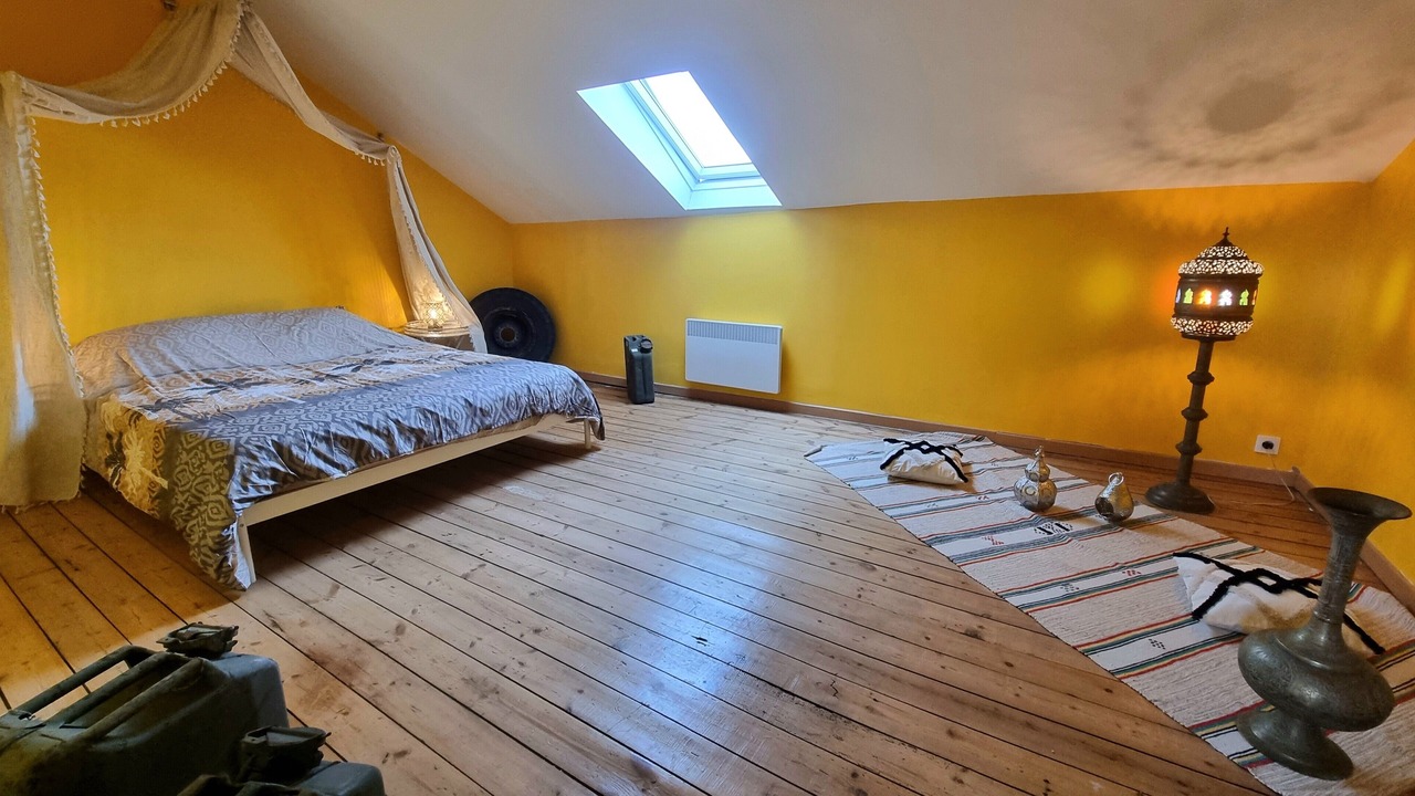 Photo of Bedroom in Lens