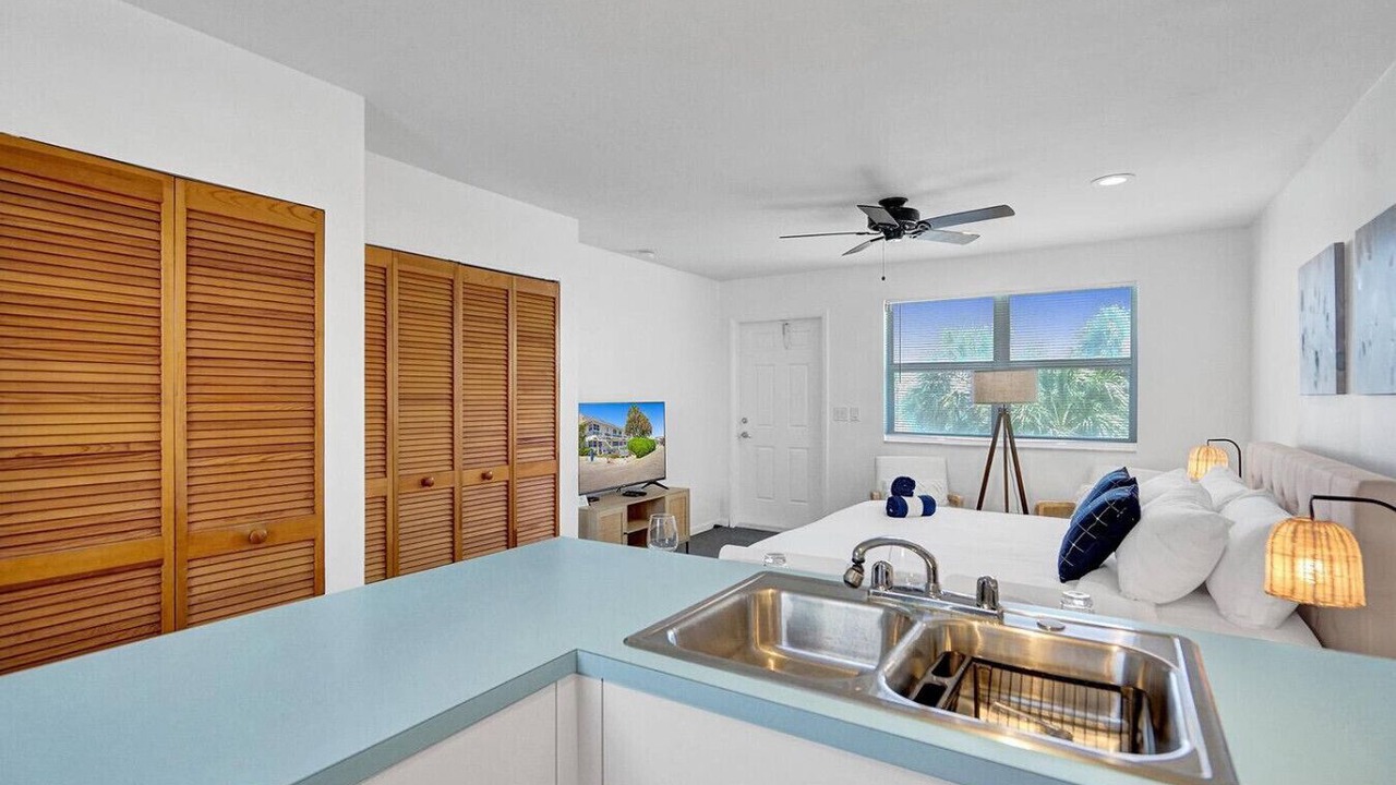 Photo of Bedroom in Hollywood South Central Beach