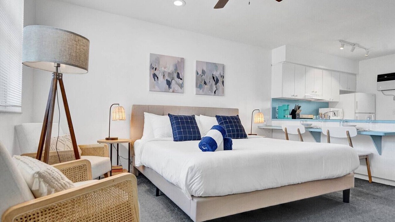 Photo of Bedroom in Hollywood South Central Beach