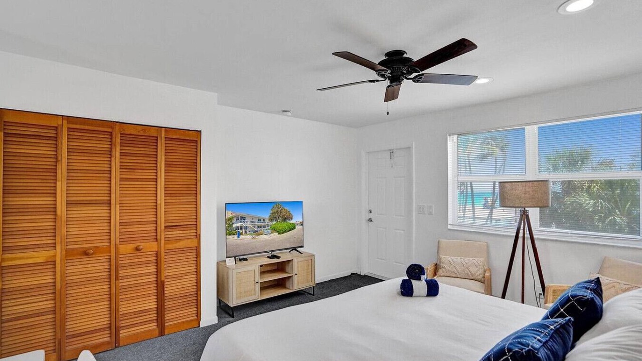 Photo of Bedroom in Hollywood South Central Beach