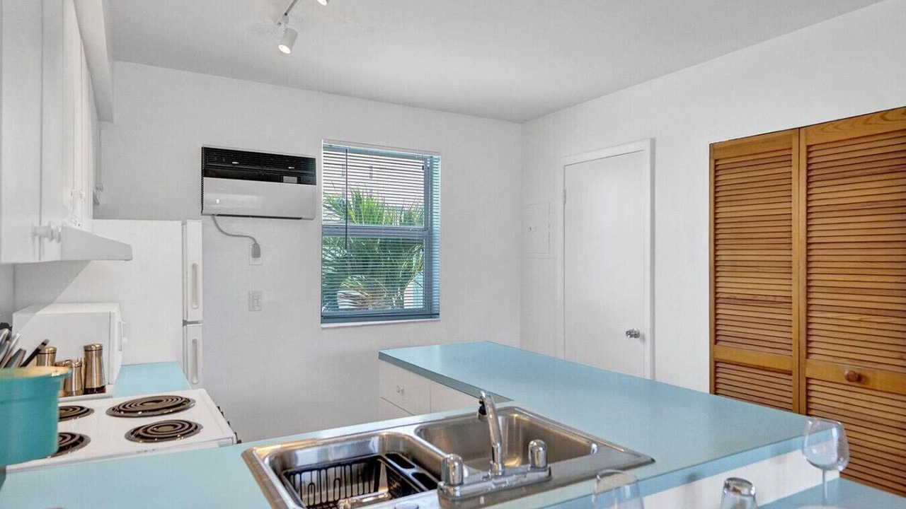 Photo of Kitchen in Hollywood South Central Beach