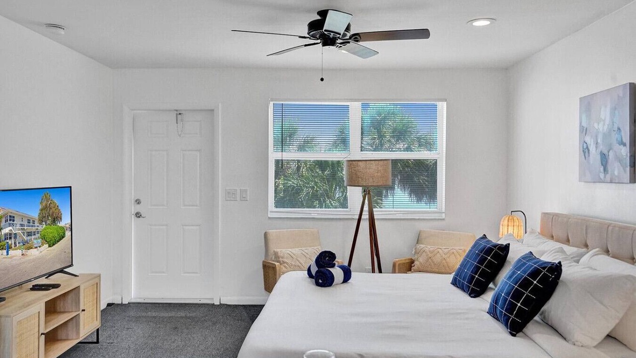 Photo of Bedroom in Hollywood South Central Beach