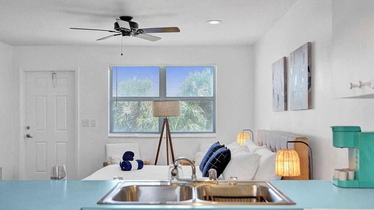 Photo of Bedroom in Hollywood South Central Beach