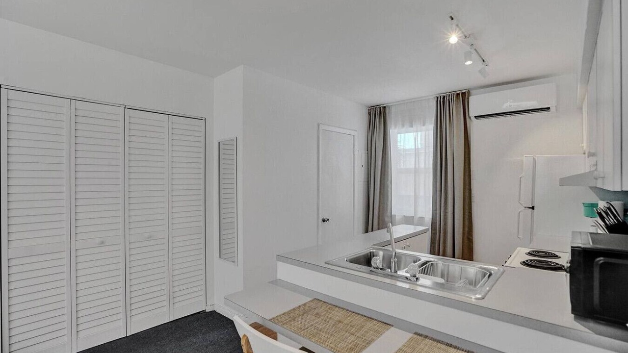 Photo of Kitchen in Hollywood South Central Beach