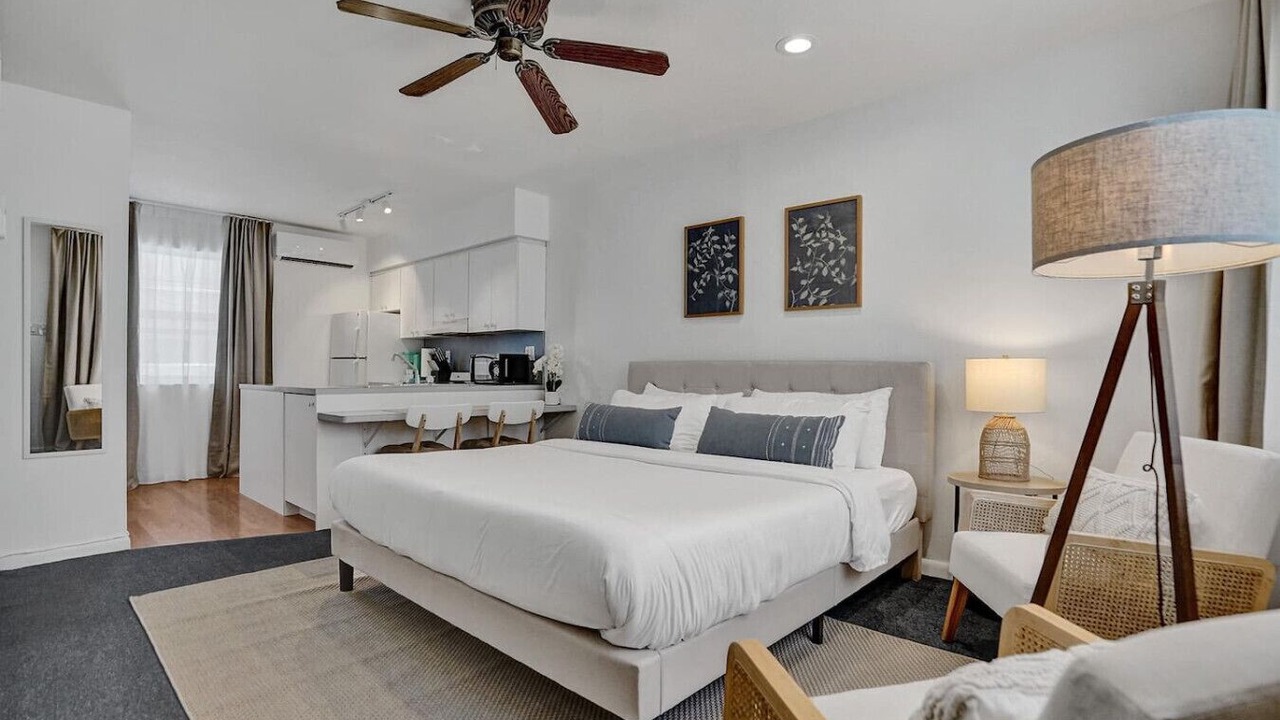 Photo of Bedroom in Hollywood South Central Beach