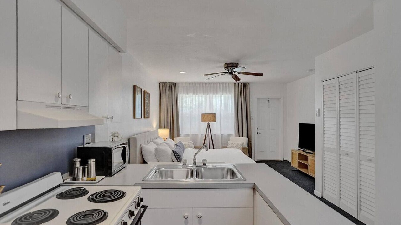 Photo of Kitchen in Hollywood South Central Beach