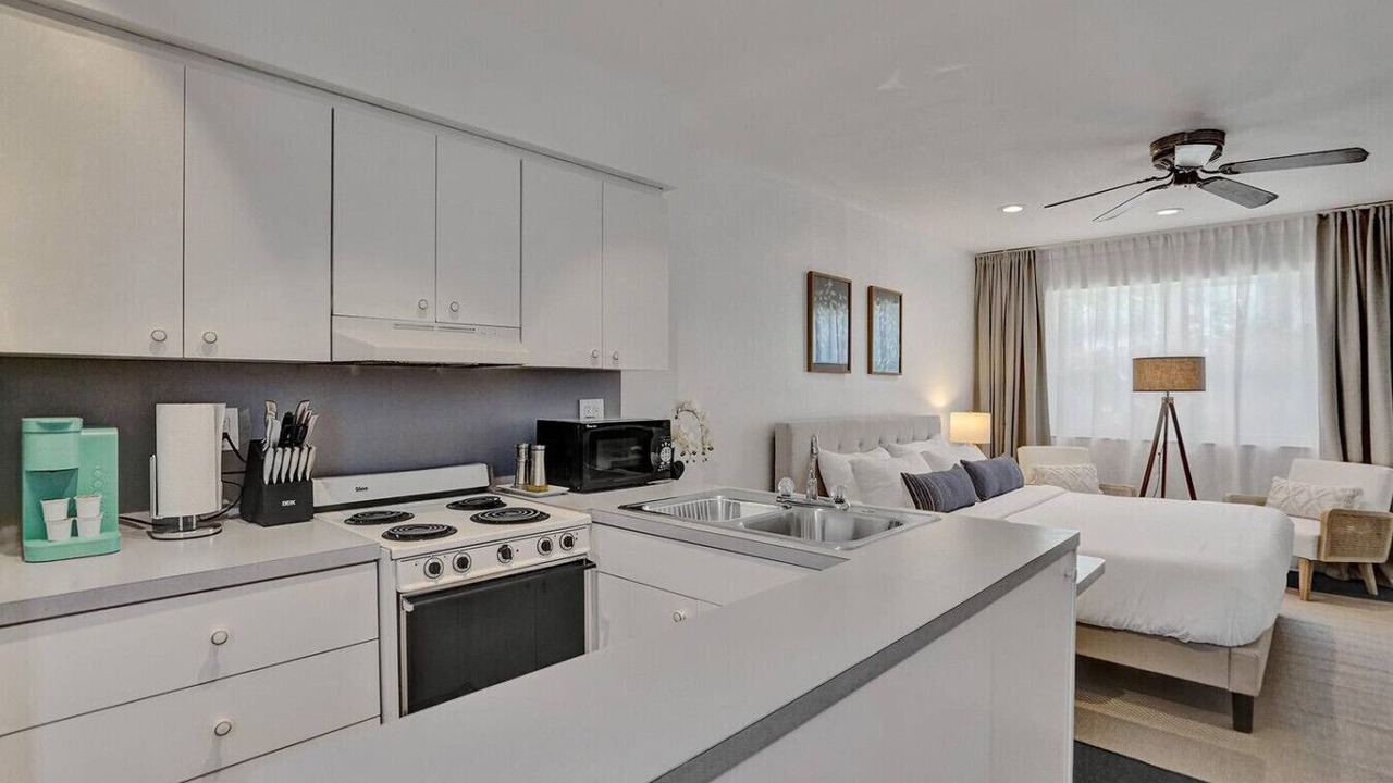 Photo of Kitchen in Hollywood South Central Beach