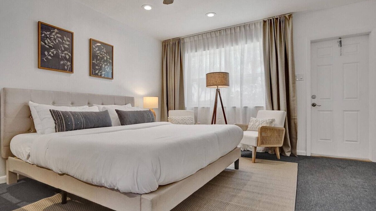 Photo of Bedroom in Hollywood South Central Beach