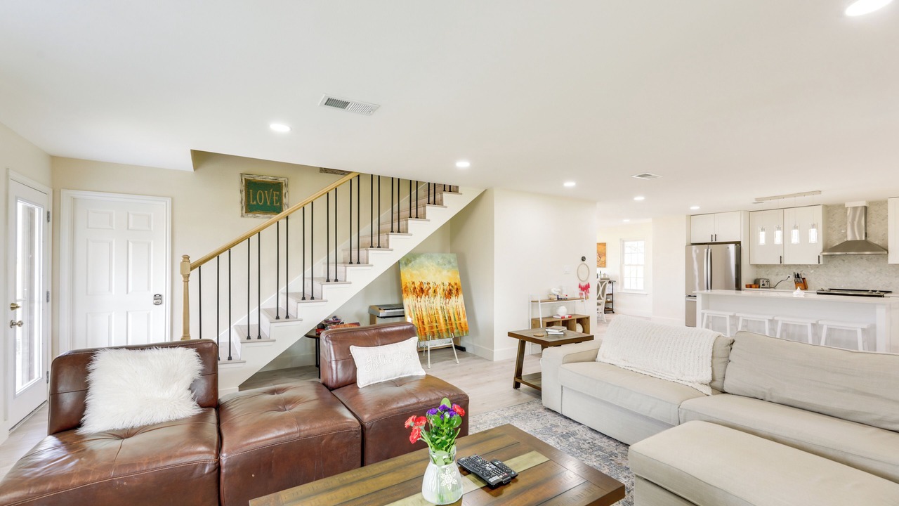 Photo of Livingroom in Coupland
