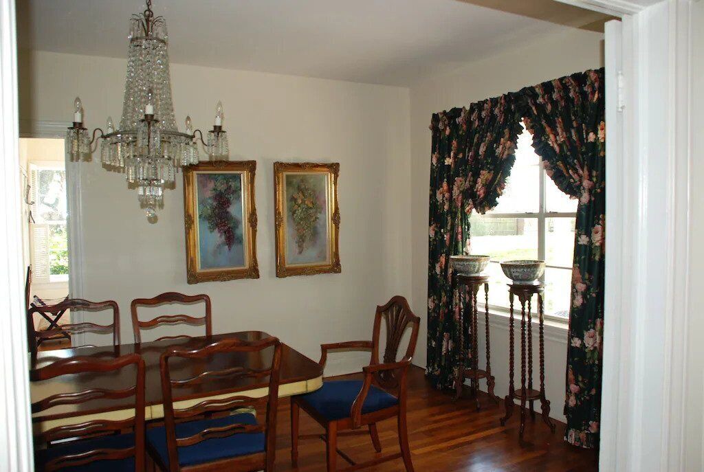 Photo of Bedroom in Damon