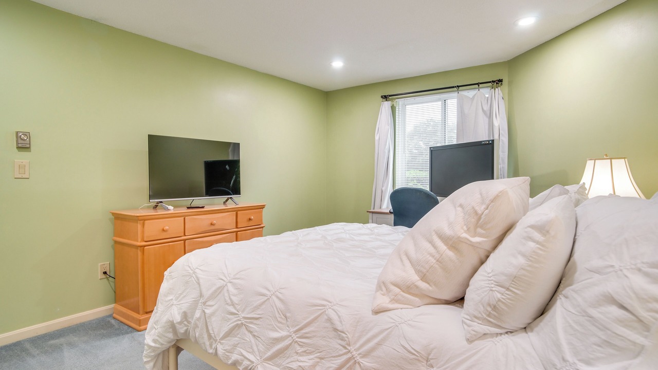 Photo of Bedroom in Northwest Harwich