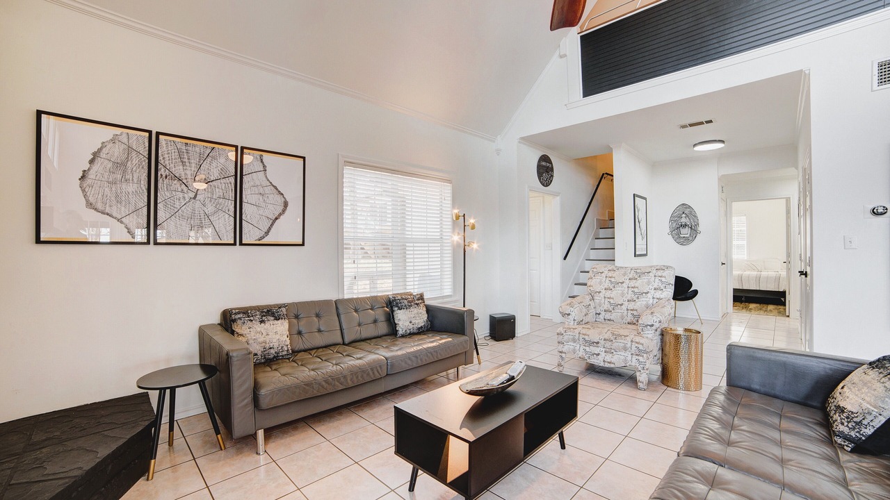 Photo of Livingroom in Caney City
