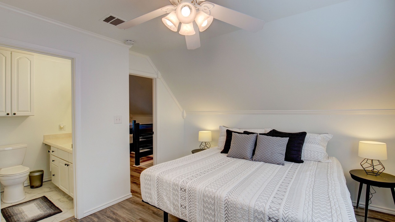 Photo of Bedroom in Caney City
