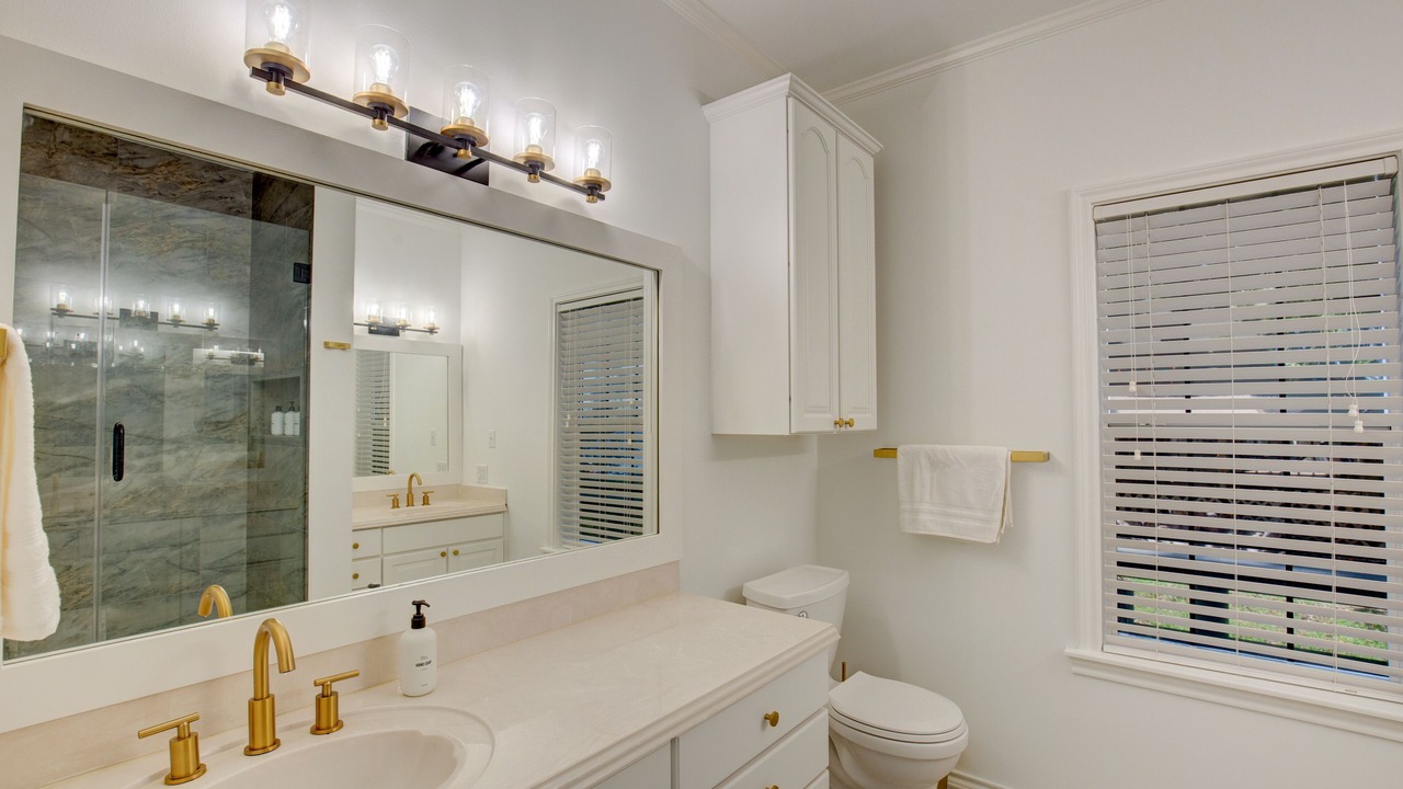 Photo of Bathroom in Caney City