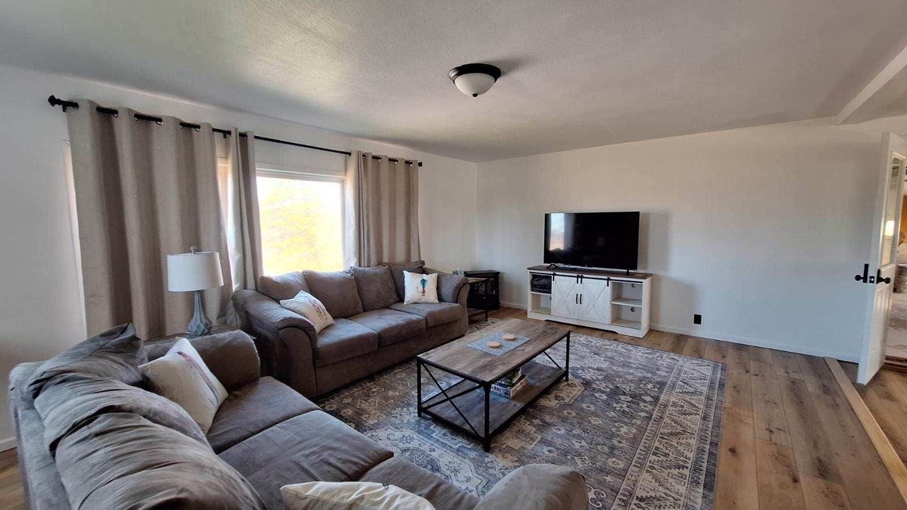 Photo of Livingroom in Port Ontario