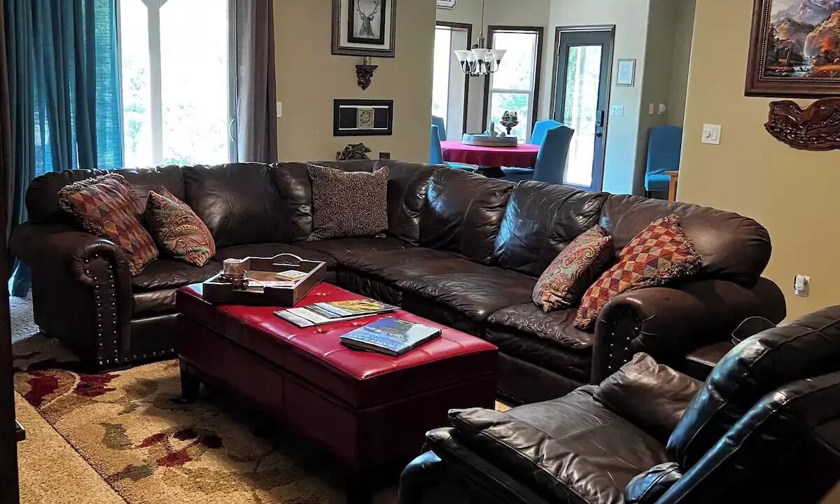 Photo of Livingroom in Eagle Point