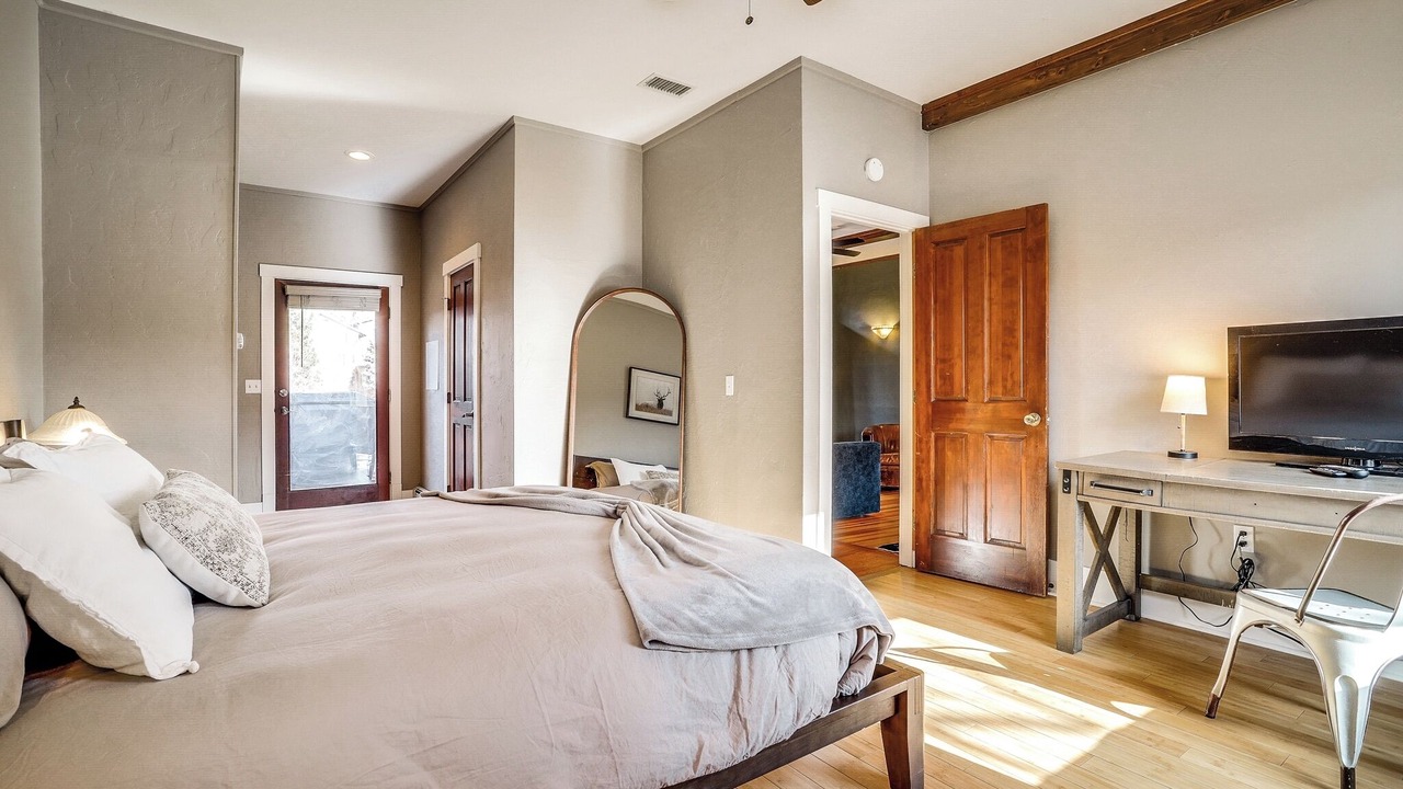 Photo of Bedroom in Golden