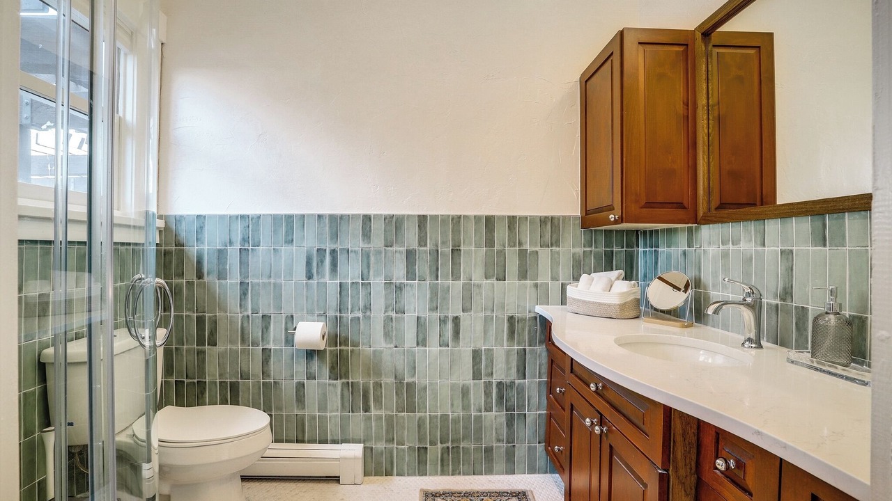 Photo of Bathroom in Golden