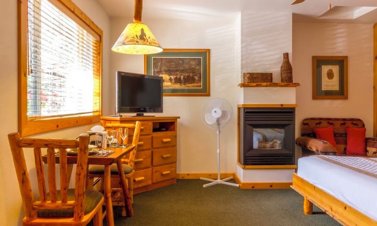 Photo of Bedroom in Tahoya Shores