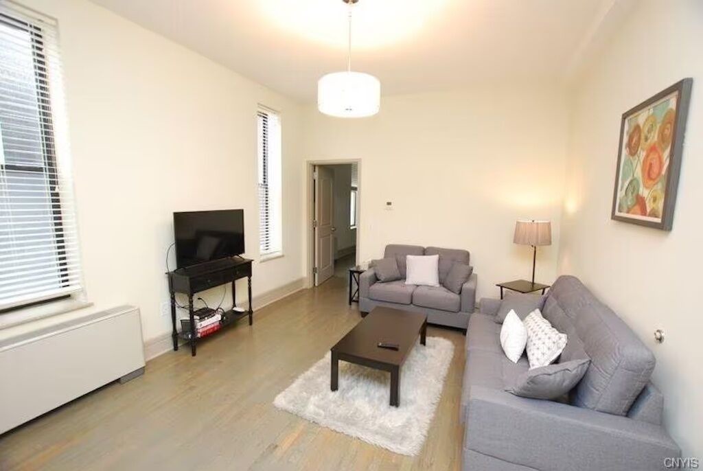 Photo of Livingroom in Utica