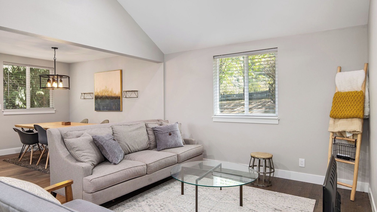 Photo of Livingroom in Rollingbay