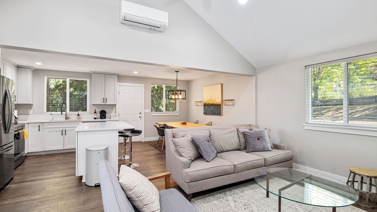 Photo of Livingroom in Rollingbay