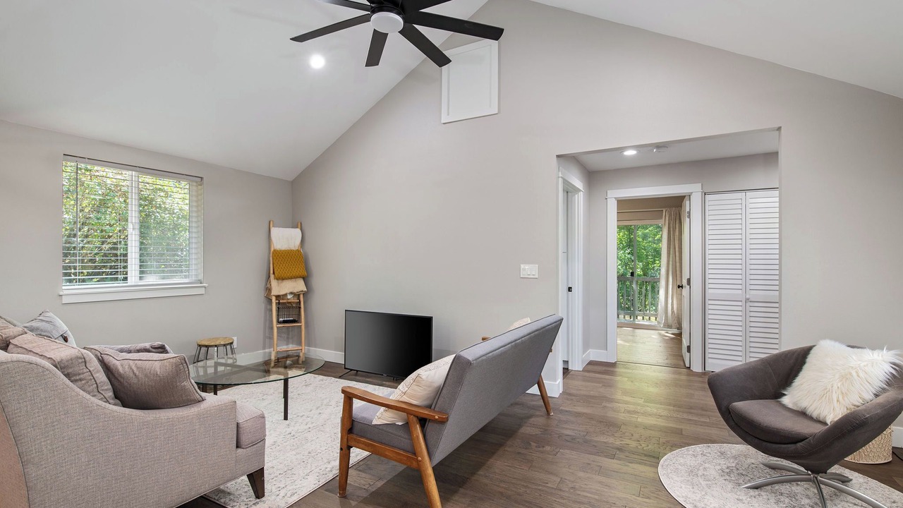 Photo of Livingroom in Rollingbay
