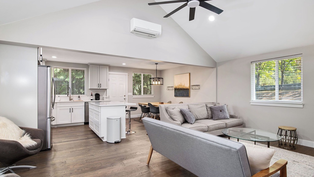 Photo of Livingroom in Rollingbay