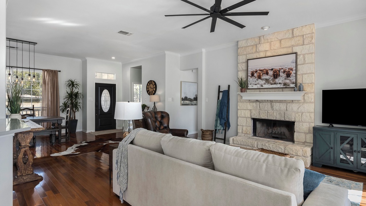 Photo of Livingroom in Hays County