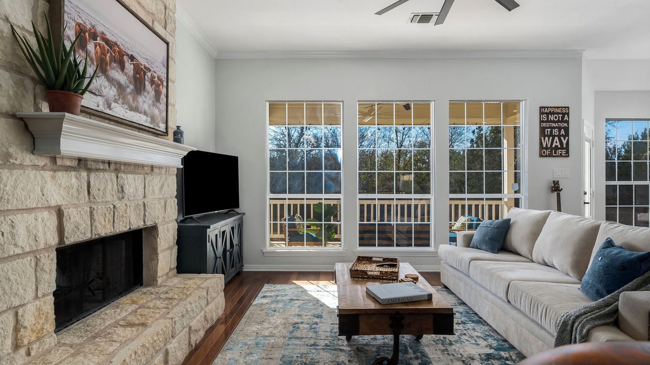 Photo of Livingroom in Hays County