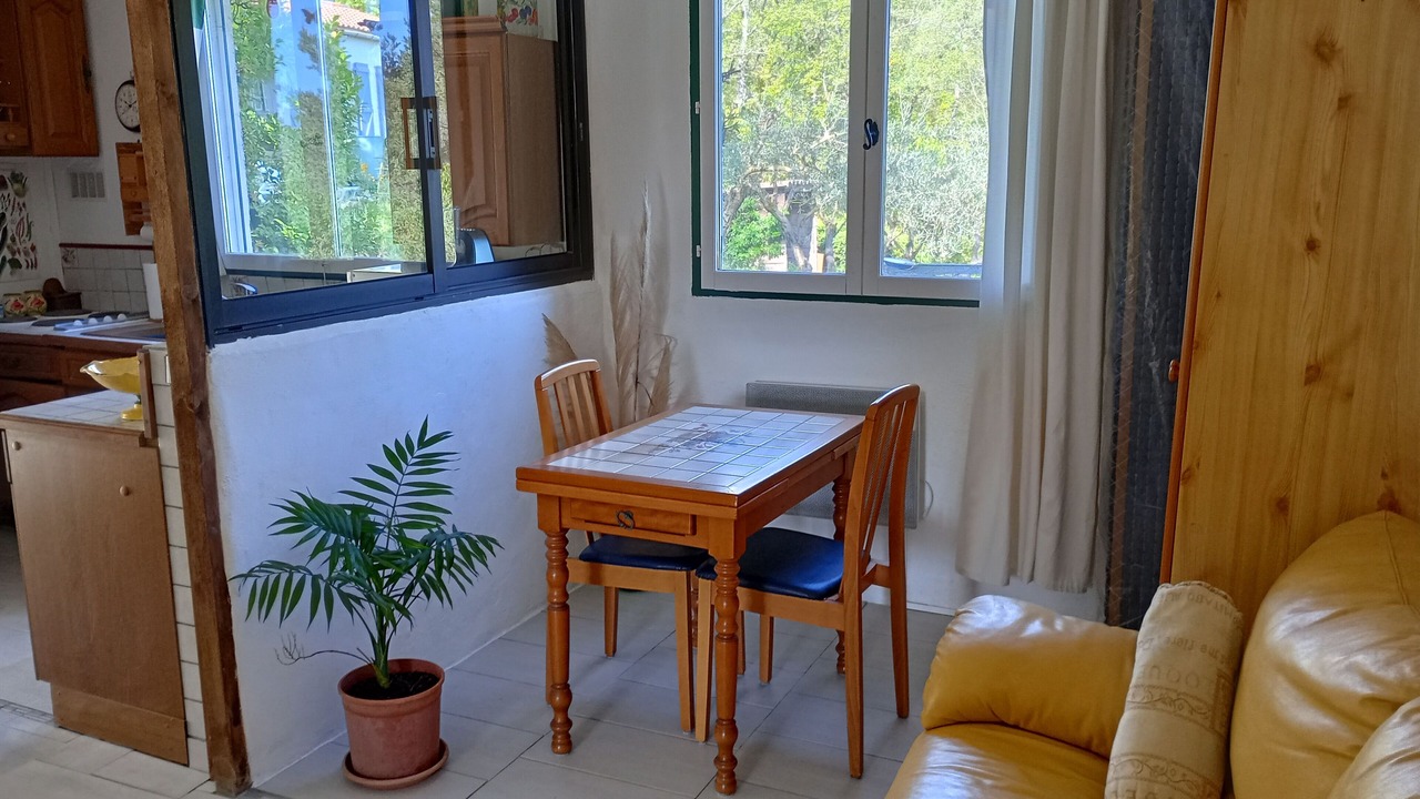 Photo of Livingroom in Montmeyan