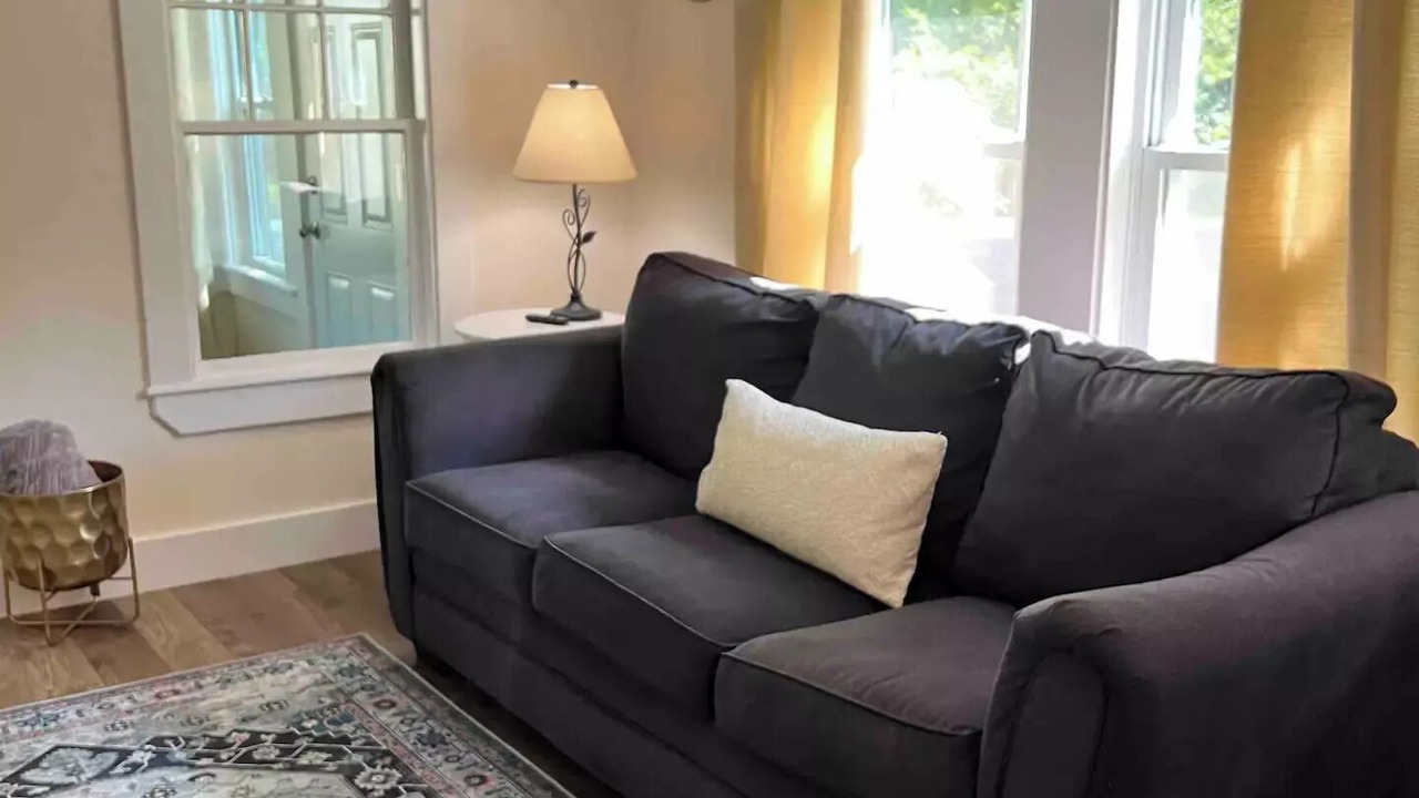 Photo of Livingroom in Oakland