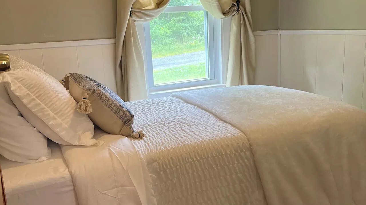 Photo of Bedroom in Oakland
