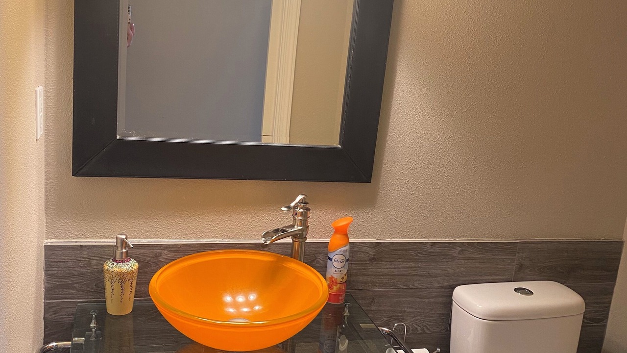 Photo of Bathroom in Thunderbird