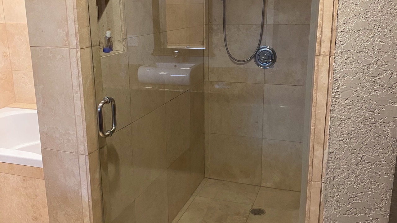 Photo of Bathroom in Thunderbird